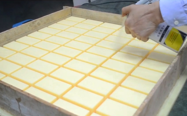 模具硅橡膠操作為什么要用脫模劑？